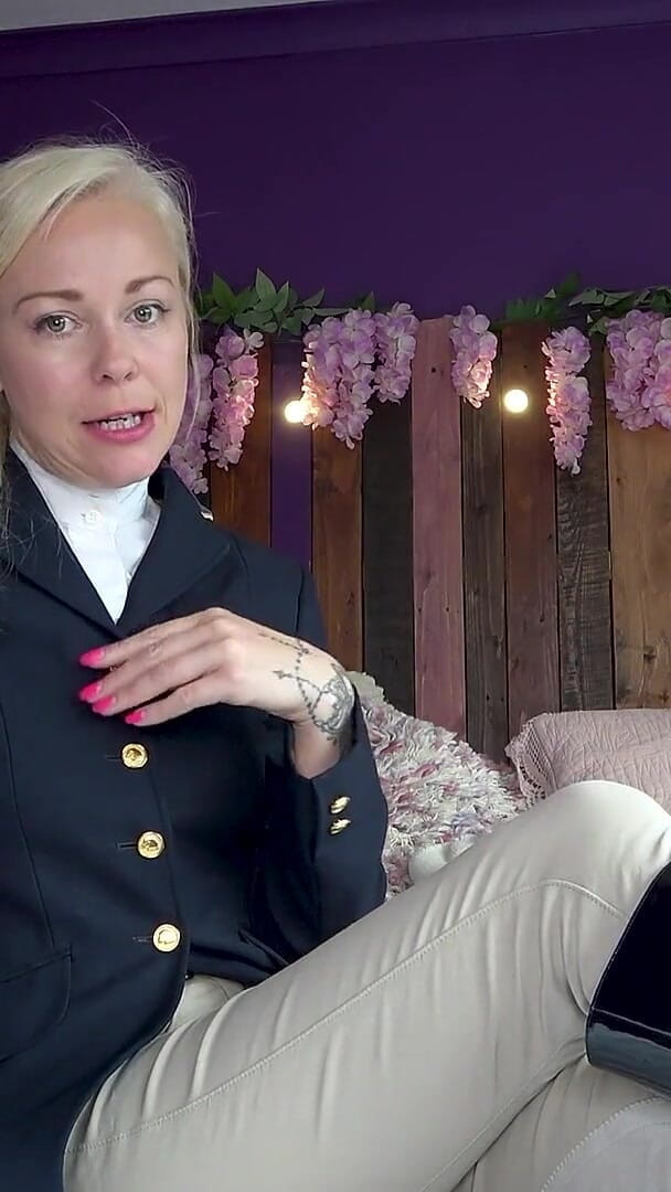 UKCuteGirl Lucy Lauren: Jodhpurs, boty a jízdy na obličeji - Ona vlastní její Ponyboys