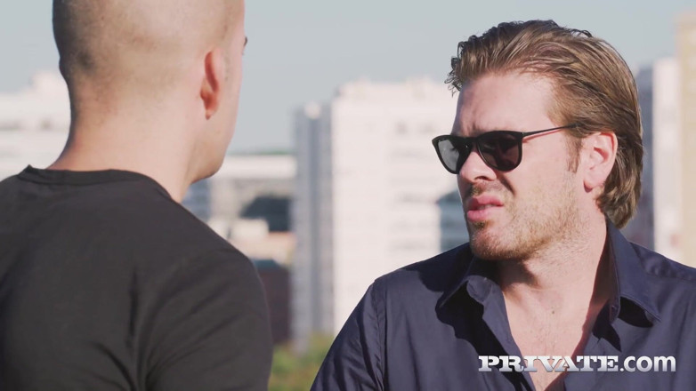 Private.com: Bambi Bella stopt niet met het zuigen en neuken van 2...