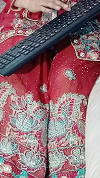 Netu大屁股妻子和朋友的妻子都在自制的三人行中性交女牛仔