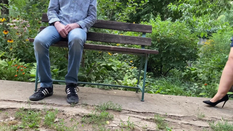 OurFetishLife: Ma belle-mère sexy le fait dans un parc public