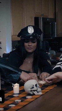Swappz- le innocenti sorellastre serena santos e leana lovings si scopano i loro demoni sessuali