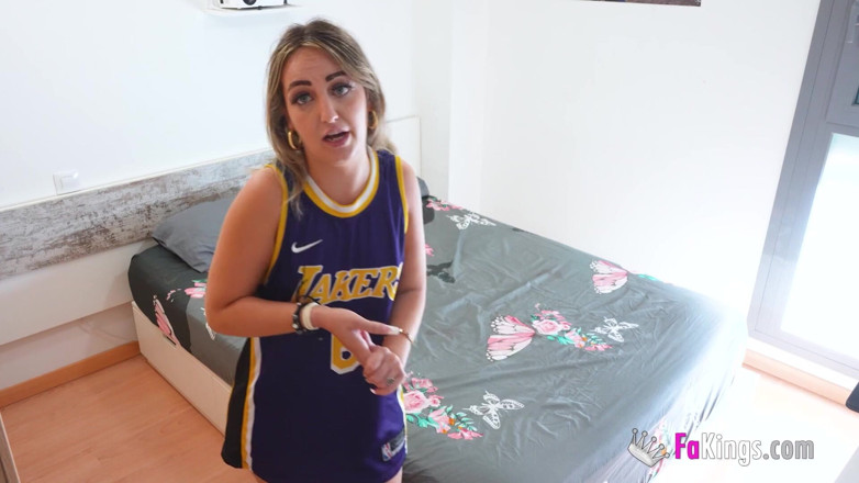 FAKings: Blondýna sousedka se rozhodla začít s pornem. Labona, přírodní krása šuká...