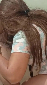 Jak lahodné to je, když moje chamtivá nevlastní matka saje ptáka v hotelu