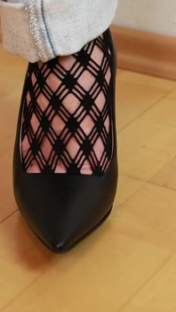 Eleganckie mamuśki w szpilkach i kabaretkach - gra w buty i dokuczanie