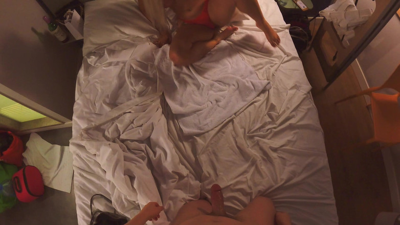 FlirtynDirty: Une PAWG mascarade suce et baise en POV