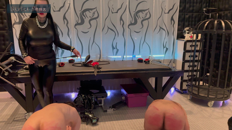 Strict Senz: Lady Zara Slečna Alessa Milano Pony hraje s nohama uctívání...