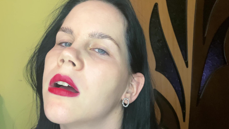 Anna Sky: Mulher gigante em slow mo e 4K