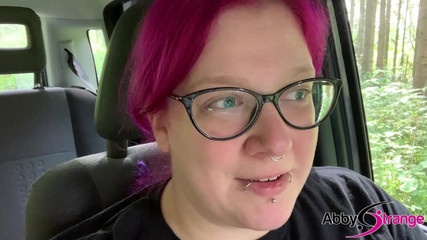 Abby Strange: Tombul Alman Abby Strange - çiş derlemesi, işiyor