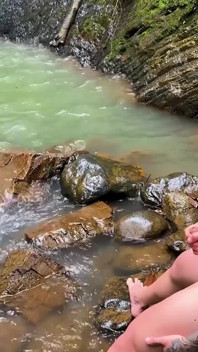 Morbide masturbeert terwijl ik naakt in de rivier ga - Silvana Lee & Brian Evansx