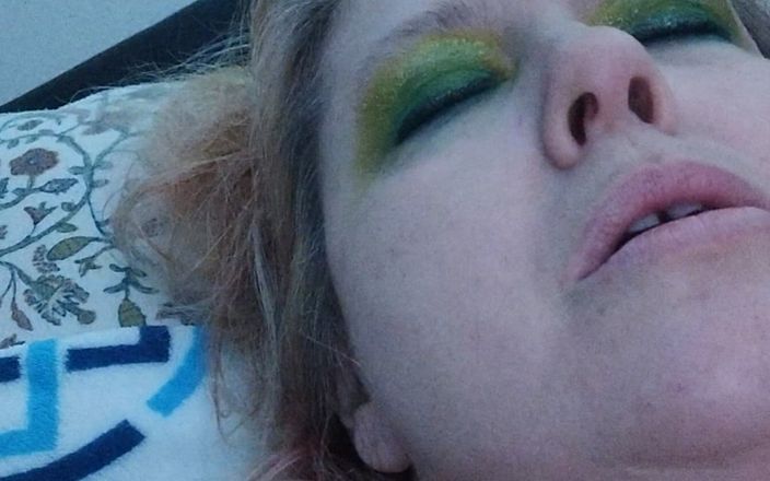 Anonymity awaits: Hon nöjer sig med att tänka på dig, kom dagdröm...