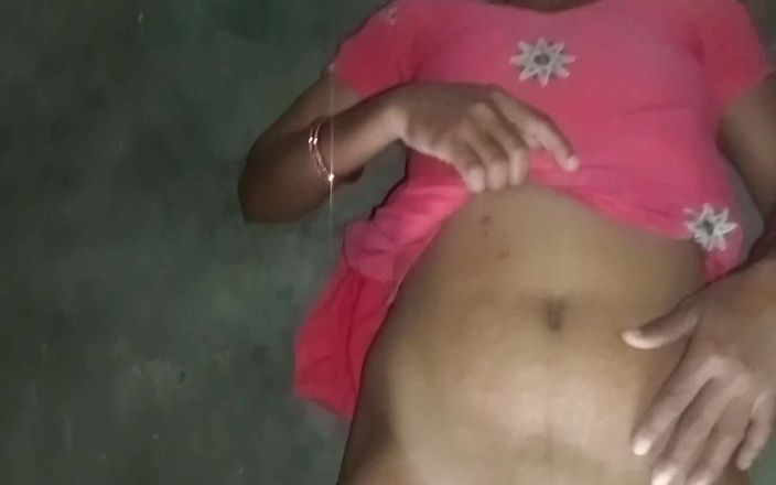 Pooja Sexy: 继妹勾引他的继兄做爱
