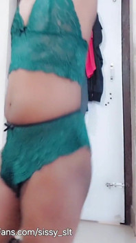Baile sensual de linda chica con polla