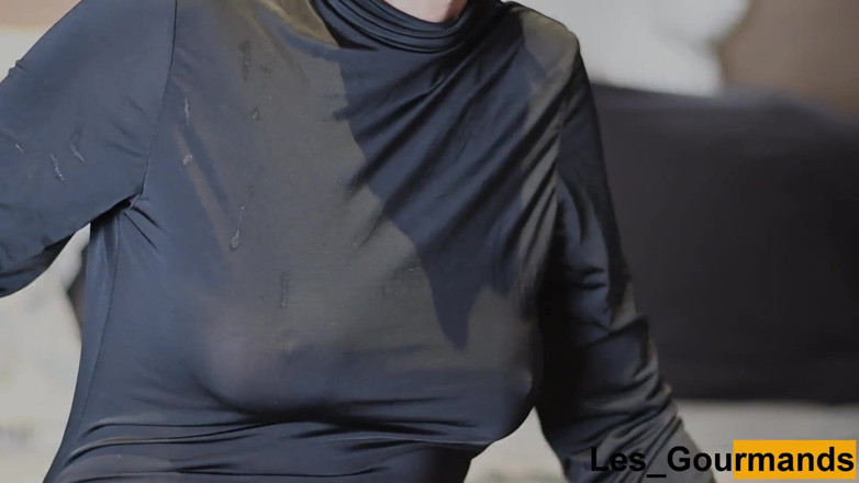 Les Gourmands: MILF sucks in black dress and gets cum on face