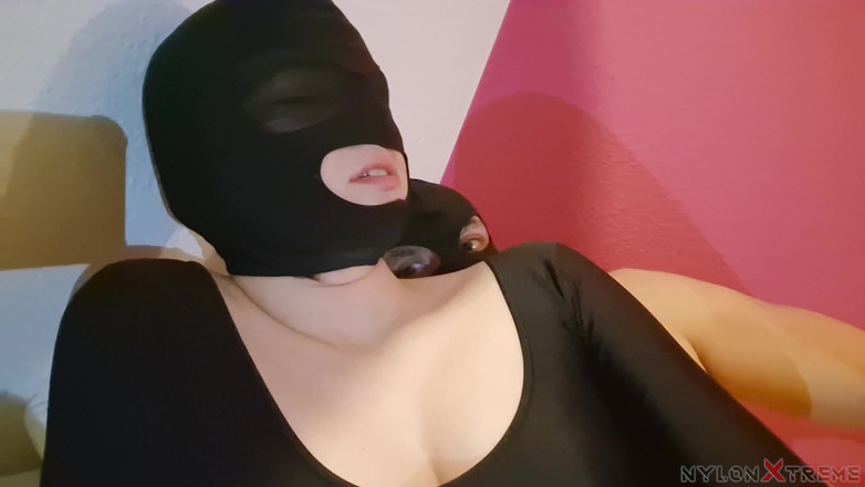 Nylon Xtreme: POV Elena Clark Oranžové punčocháče Kurva