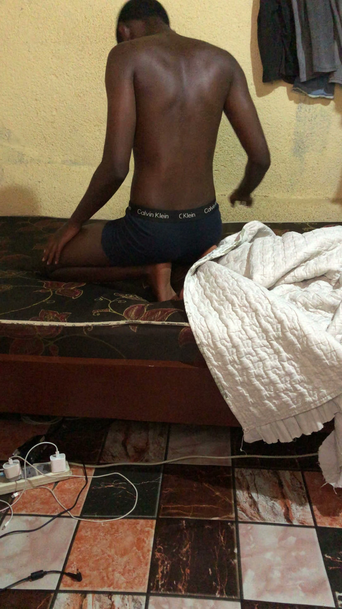 Gidilove: Workout and stretching my Ass in room