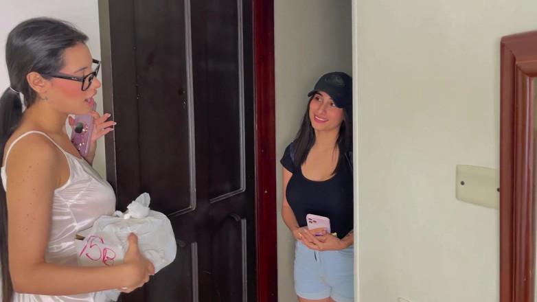 Jenifer Play: Home Delivery Service Ends in Passionate Lesbian Sex