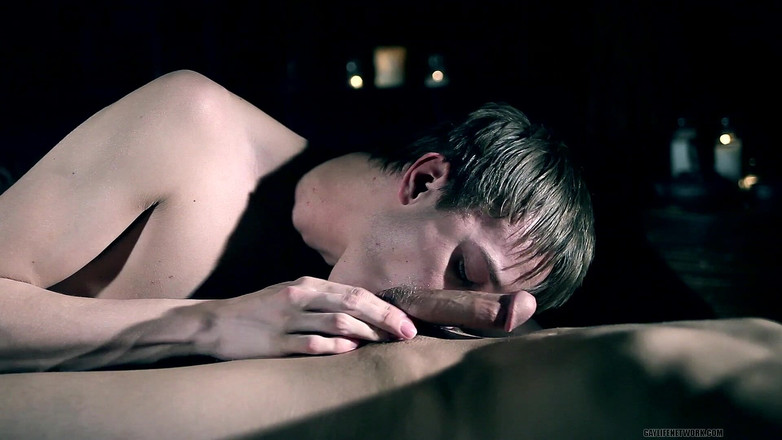 Twinklight: ヴァンパイアがトゥインクをセクシーな冥界の深淵へと導く