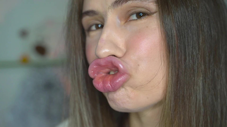 Rarible Diamond: Sexy dívka páchnoucí Gfe ze rtů