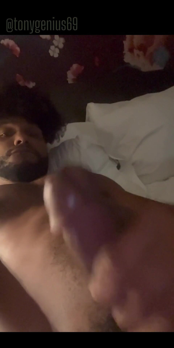 Tony Genius: Tengah malam di Vancouver: Gooner Video