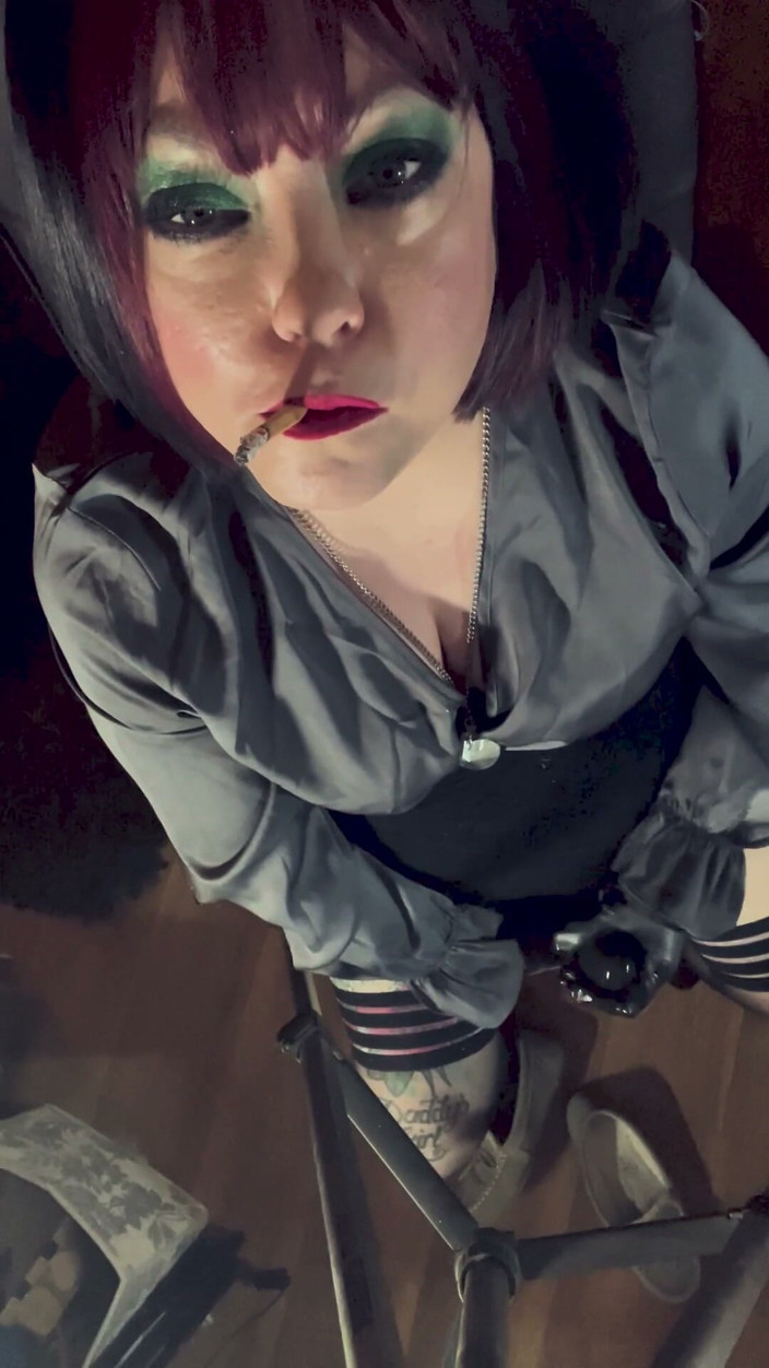 Tina Snua: Maman veut que tu suces sa grosse bite pendant qu’elle...