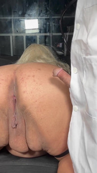 Thiên thần ssbbw trả tiền một chuyến thăm để bác sĩ nắm tay
