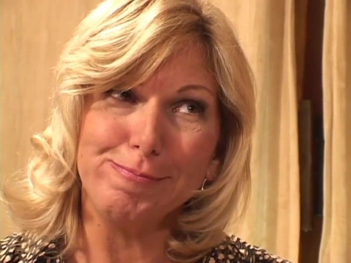 Milf in Love: Blonde milf loves the big dick in pussy in mouth
