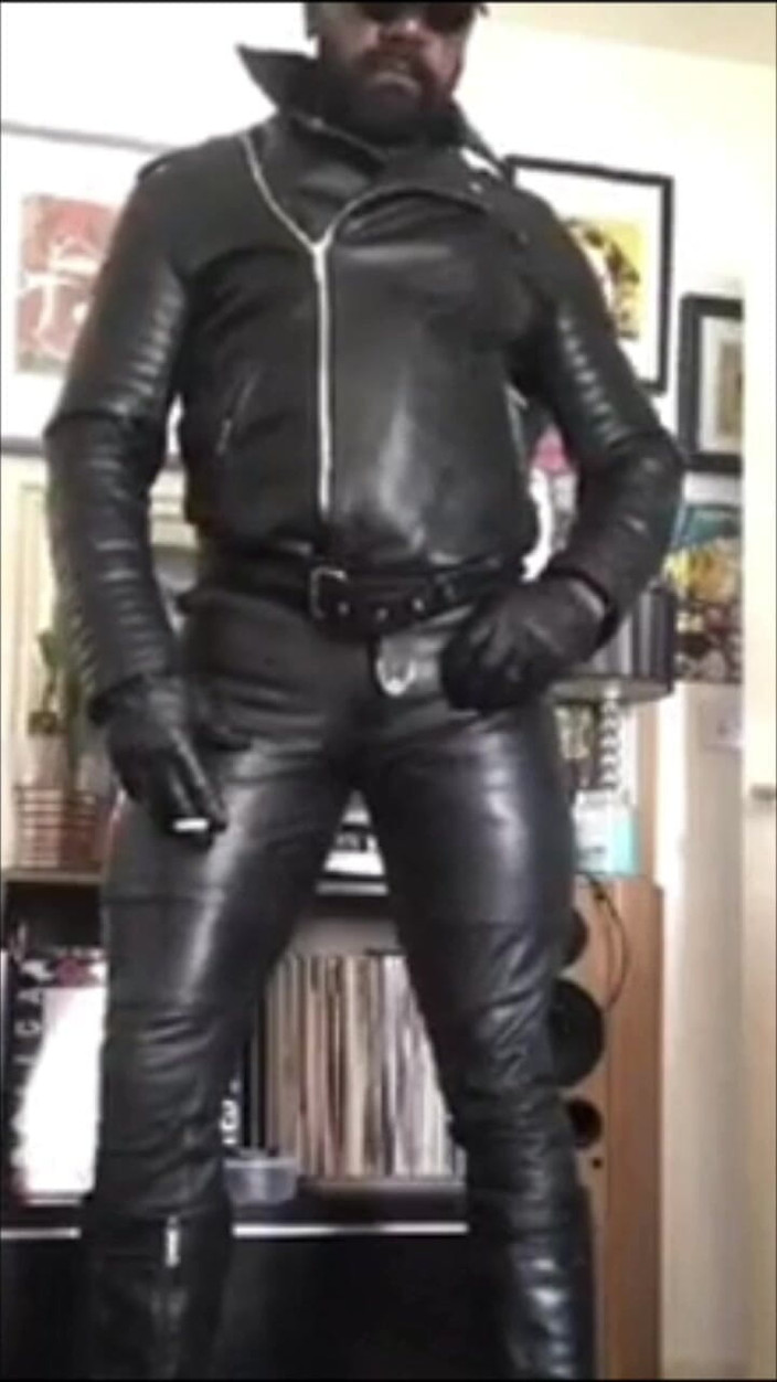 Black Muscle: Sexy černý kožený táta Sexy fetiš scény