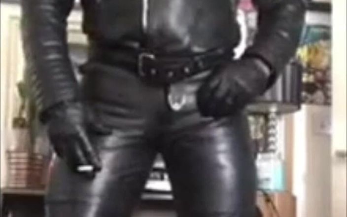 Black Muscle: Сексуальний чорний шкіряний тато, гарячі сцени фетишу