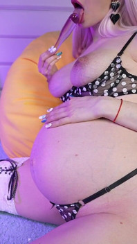 Grávida de 9 meses, colega de quarto quer seu pau! Dildo foda