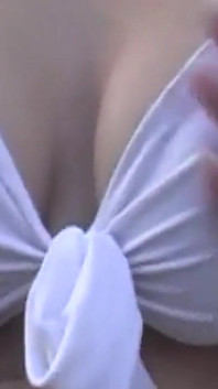 สาวผอมผมน้ำตาลอมดำอมควยลึกแล้วโดนกระแทกโหด