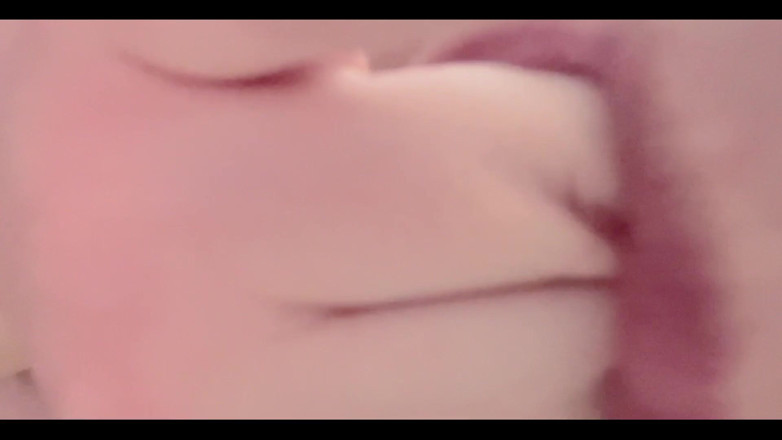 Dirtysecret: Urmărește-mă cum îmi fut pizda mică cu vibratorul meu imens bbc