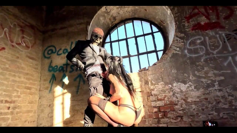 Miss Lilith devil: Část 2 Šukání Se Zombie