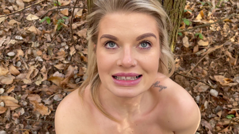 RobynQuinn: 我的奶子被树林覆盖