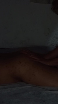 Nuru 마사지 중 실제로 일어나는 일.