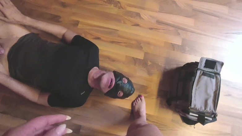 Lady Luciana Di Domizio: The footlicker