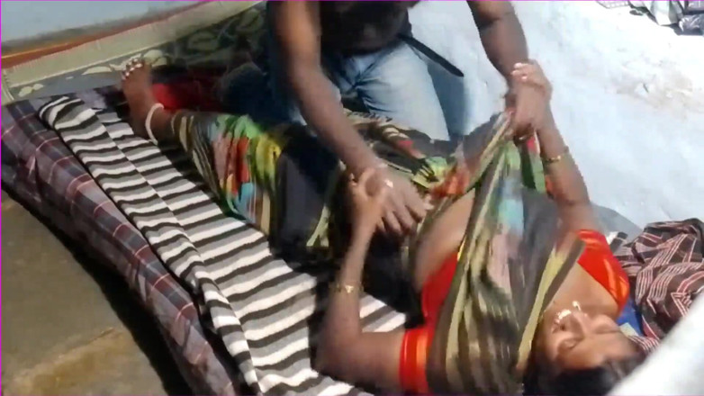 Desi palace: Une salope indienne sexy baise et chevauche la bite d'un...