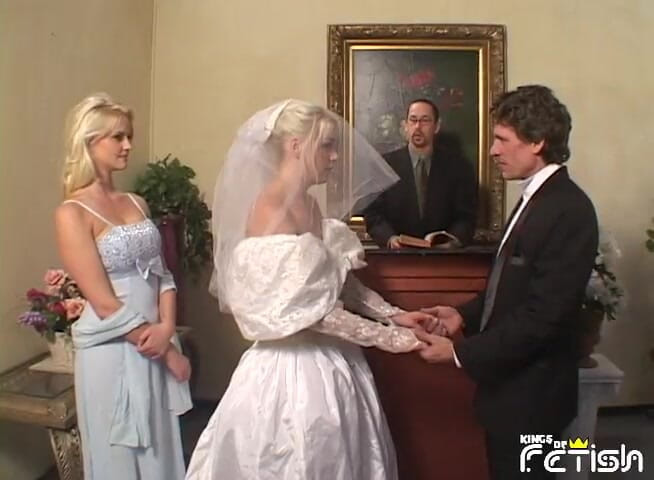 Big Tits for You: Pengantin cantik dientot kasar oleh dua pria bertopeng di malam...