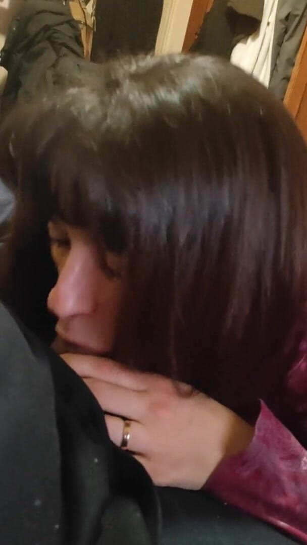 Spanish pornstar Lucia Bianco: 膝の上でイマラチオフェラチオ