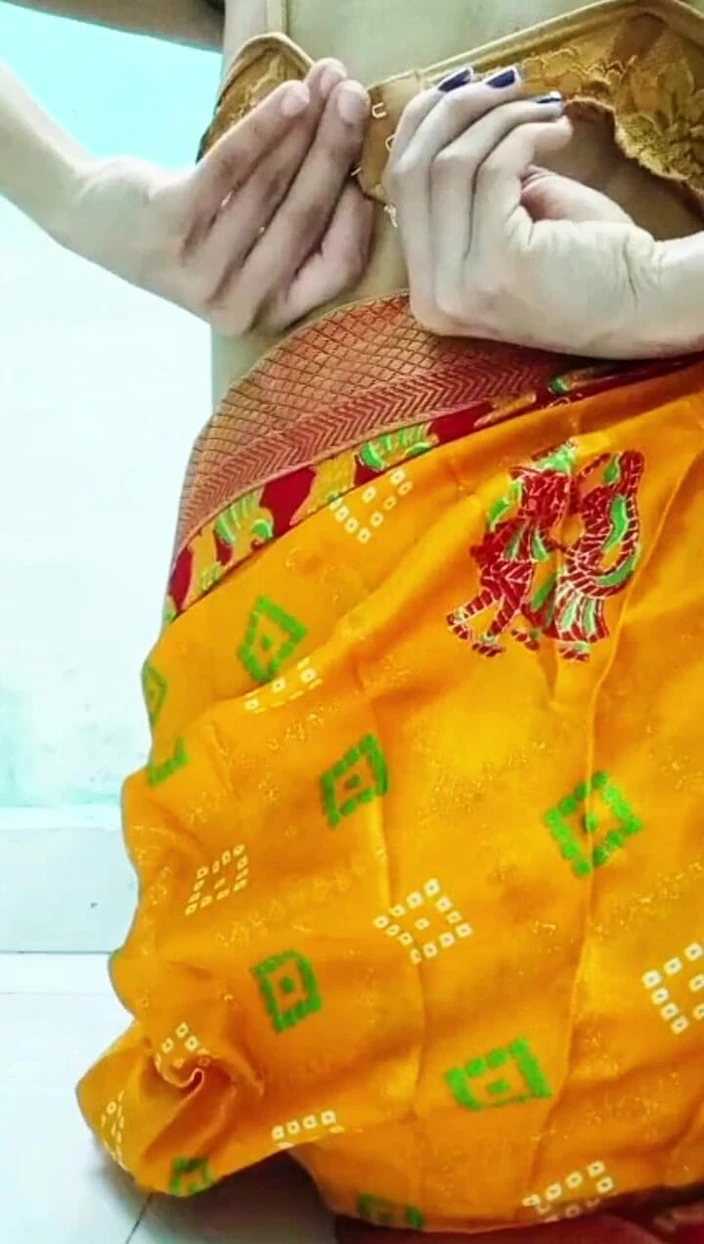 Silver_Worm: 인도 소녀는 뜨겁고 에로틱한 교육 역할을 합니다.