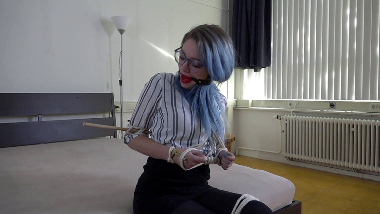 Restricting Ropes: Luna Grey - sekretářka vymrdaná koulema