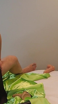 本物の反逆だ!彼女は夫のために、拳で激しく突かれ、ダブルペネトレーションをする動画を作った