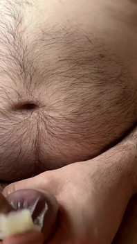 Bear spruzza la sua panna in un preservativo