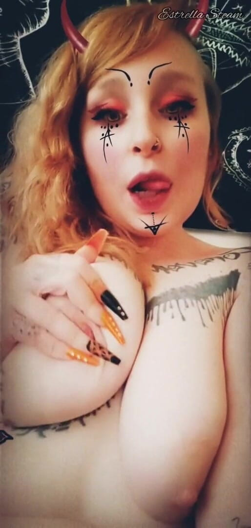 Estrella Steam: Witch plays with her tits NO AUDIO