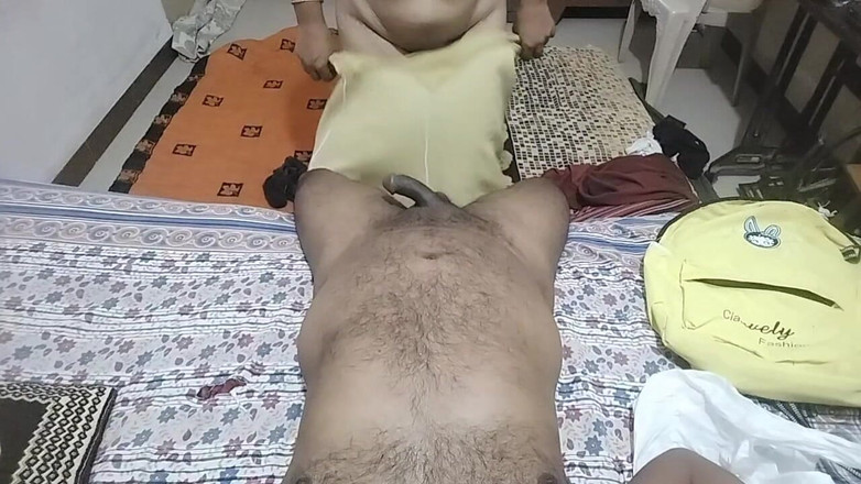 Hemant: Sexy bella moglie troia succhia il cazzo di suo marito...