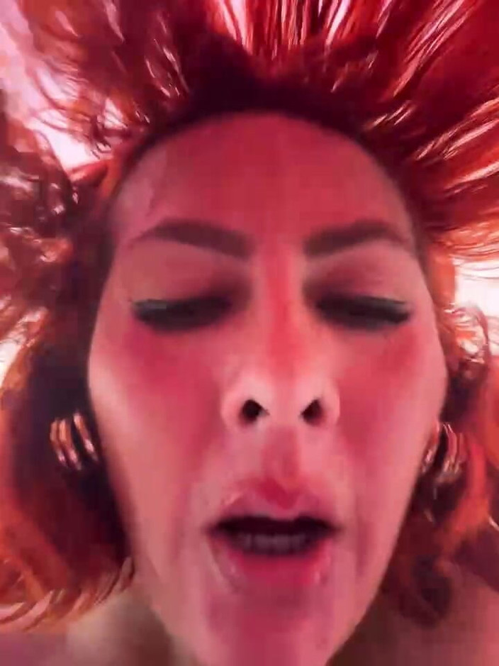 Niki Fox: Niki é uma prostituta suja esguichando