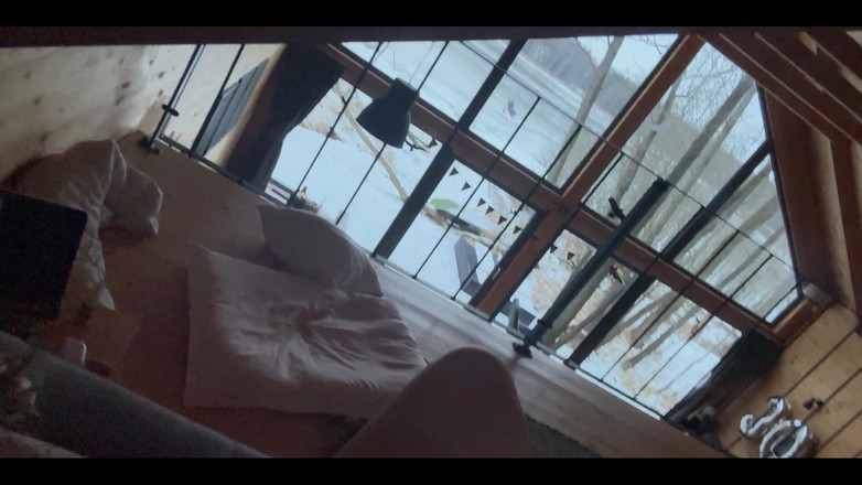 Naughty Mila: Islak amcıkla uyanıyorum.