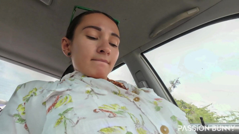 PassionBunny: Terperangkap dalam kereta dan kencing di dalam Florr