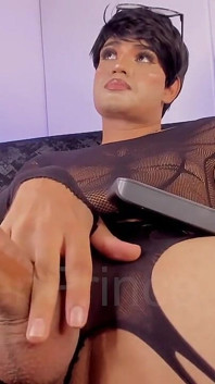 Femboy Ken Se Převléká Za Děvku a Hraje Si Sám Se Svým Penisem