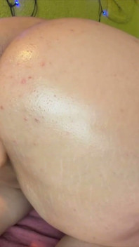 Solo Camgirl Loves to Fuck