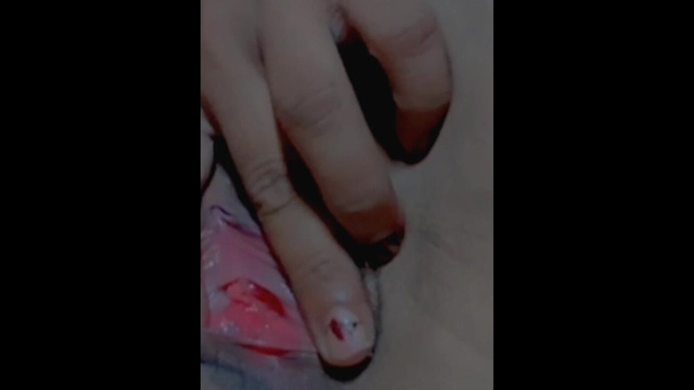 TricolorMusic3: Jakmile jsem začala masturbovat nahá, byla jsem velmi nadšená, někdo...